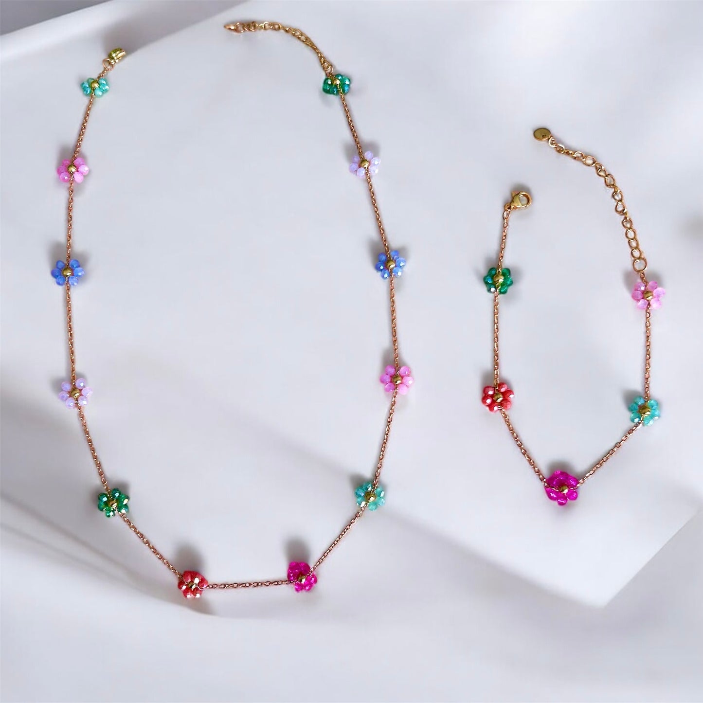 Collier à fleurs multicolores